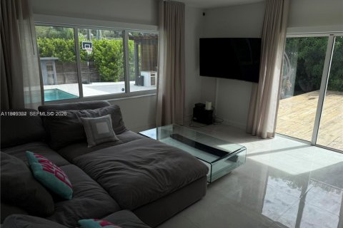 Casa en alquiler en Miami Shores, Florida, 3 dormitorios, 157.93 m2 № 2008521 - foto 9