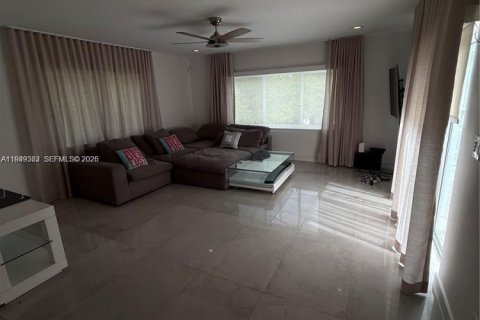 Casa en alquiler en Miami Shores, Florida, 3 dormitorios, 157.93 m2 № 2008521 - foto 7