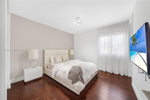 Casa en venta en Doral, Florida, 6 dormitorios, 382.66 m2 № 2246437 - foto 17