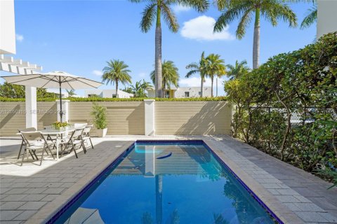 Casa en venta en Doral, Florida, 6 dormitorios, 382.66 m2 № 2246437 - foto 30