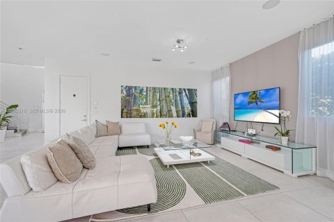 Casa en venta en Doral, Florida, 6 dormitorios, 382.66 m2 № 2246437 - foto 7