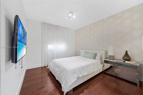 Casa en venta en Doral, Florida, 6 dormitorios, 382.66 m2 № 2246437 - foto 19