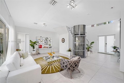 Casa en venta en Doral, Florida, 6 dormitorios, 382.66 m2 № 2246437 - foto 10