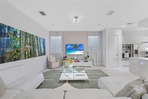 Casa en venta en Doral, Florida, 6 dormitorios, 382.66 m2 № 2246437 - foto 29