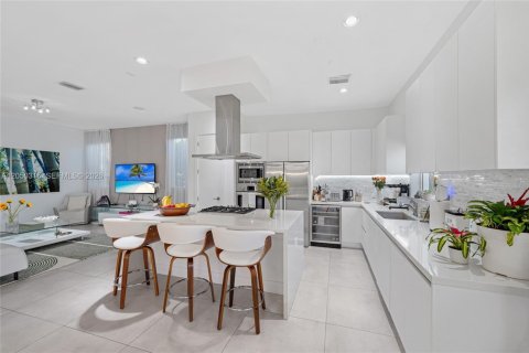 Casa en venta en Doral, Florida, 6 dormitorios, 382.66 m2 № 2246437 - foto 5