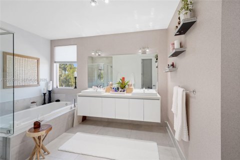 Casa en venta en Doral, Florida, 6 dormitorios, 382.66 m2 № 2246437 - foto 14