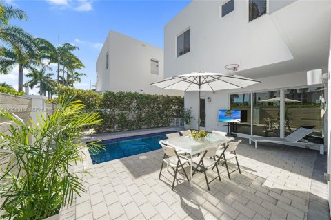 Casa en venta en Doral, Florida, 6 dormitorios, 382.66 m2 № 2246437 - foto 8