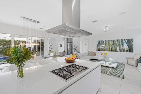 Casa en venta en Doral, Florida, 6 dormitorios, 382.66 m2 № 2246437 - foto 28