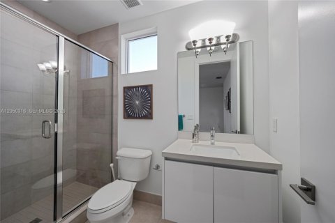 Casa en venta en Doral, Florida, 6 dormitorios, 382.66 m2 № 2246437 - foto 22