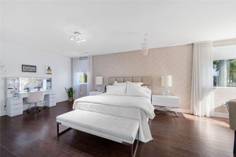 Casa en venta en Doral, Florida, 6 dormitorios, 382.66 m2 № 2246437 - foto 12