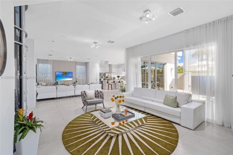 Casa en venta en Doral, Florida, 6 dormitorios, 382.66 m2 № 2246437 - foto 25