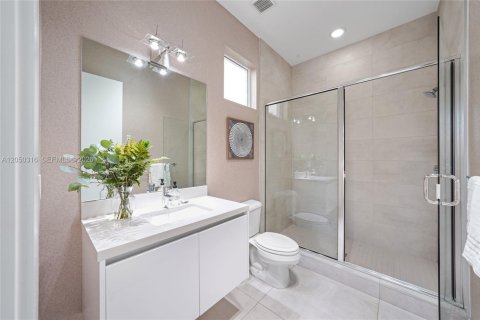 Casa en venta en Doral, Florida, 6 dormitorios, 382.66 m2 № 2246437 - foto 18