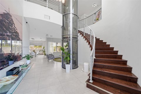 Casa en venta en Doral, Florida, 6 dormitorios, 382.66 m2 № 2246437 - foto 2
