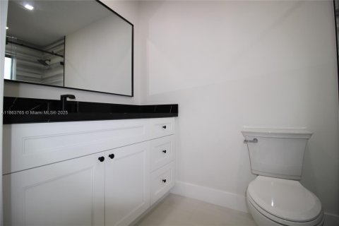 House in Miami, Florida 3 bedrooms, 145.67 sq.m. № 1891250 - photo 18