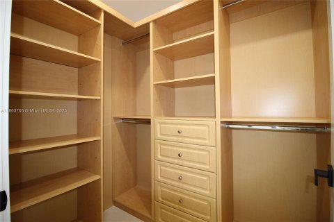 House in Miami, Florida 3 bedrooms, 145.67 sq.m. № 1891250 - photo 21
