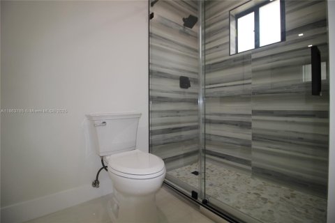 House in Miami, Florida 3 bedrooms, 145.67 sq.m. № 1891250 - photo 16