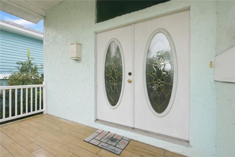 Villa ou maison à louer à New Port Richey, Floride: 5 chambres, 195.84 m2 № 2410438 - photo 4