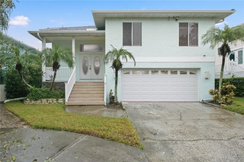 Villa ou maison à New Port Richey, Floride 5 chambres, 195.84 m2 № 2410438