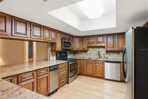 Villa ou maison à louer à New Port Richey, Floride: 5 chambres, 195.84 m2 № 2410438 - photo 16