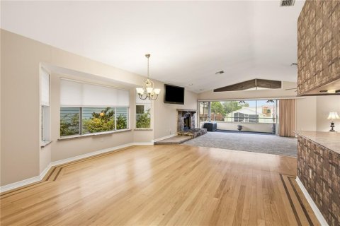 Villa ou maison à louer à New Port Richey, Floride: 5 chambres, 195.84 m2 № 2410438 - photo 7