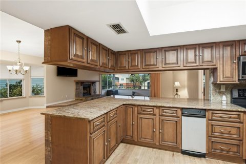Villa ou maison à louer à New Port Richey, Floride: 5 chambres, 195.84 m2 № 2410438 - photo 17