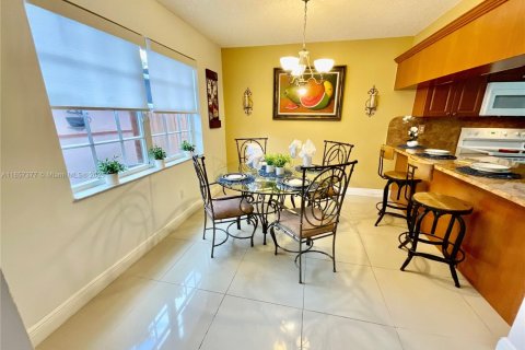 Townhouse in Homestead, Florida 3 bedrooms, 122.72 sq.m. № 1883866 - photo 9