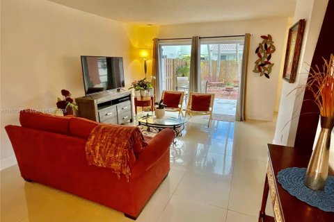 Townhouse in Homestead, Florida 3 bedrooms, 122.72 sq.m. № 1883866 - photo 3