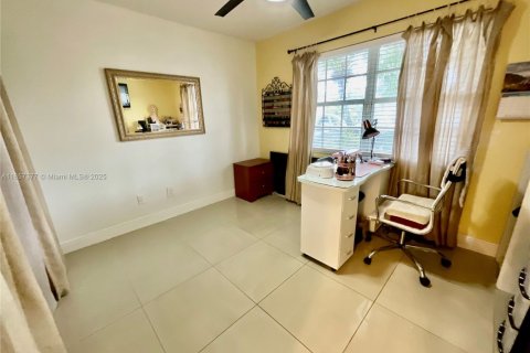 Townhouse in Homestead, Florida 3 bedrooms, 122.72 sq.m. № 1883866 - photo 19