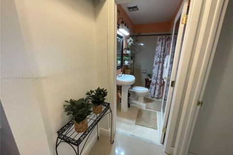 Townhouse in Homestead, Florida 3 bedrooms, 122.72 sq.m. № 1883866 - photo 10