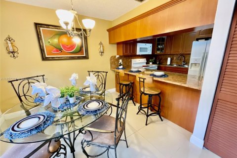 Townhouse in Homestead, Florida 3 bedrooms, 122.72 sq.m. № 1883866 - photo 8