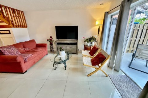 Townhouse in Homestead, Florida 3 bedrooms, 122.72 sq.m. № 1883866 - photo 4