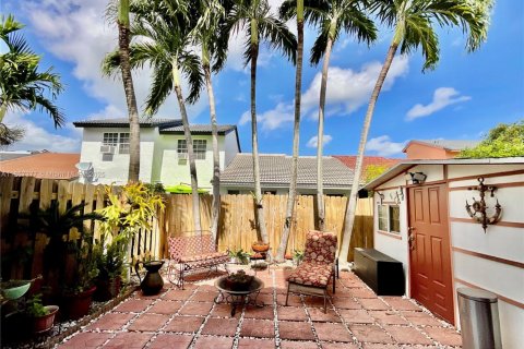 Townhouse in Homestead, Florida 3 bedrooms, 122.72 sq.m. № 1883866 - photo 1