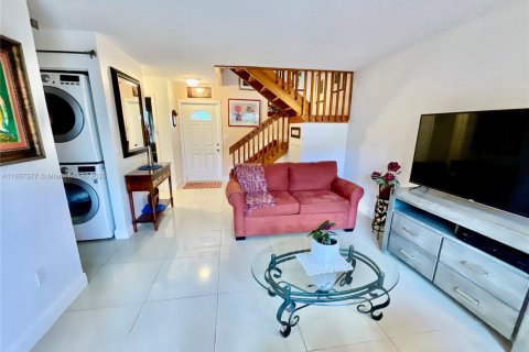 Townhouse in Homestead, Florida 3 bedrooms, 122.72 sq.m. № 1883866 - photo 5