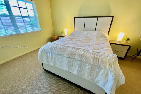 Townhouse in Homestead, Florida 3 bedrooms, 122.72 sq.m. № 1883866 - photo 14