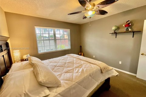 Townhouse in Homestead, Florida 3 bedrooms, 122.72 sq.m. № 1883866 - photo 17