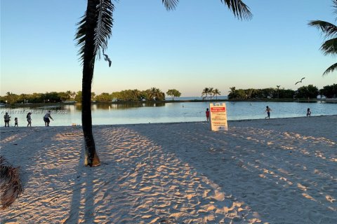 Townhouse in Homestead, Florida 3 bedrooms, 122.72 sq.m. № 1883866 - photo 23