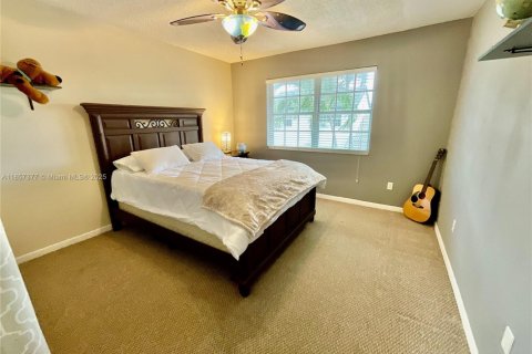 Townhouse in Homestead, Florida 3 bedrooms, 122.72 sq.m. № 1883866 - photo 16