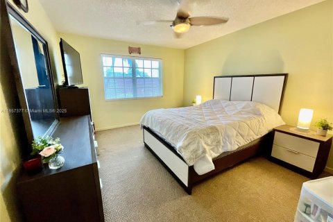 Townhouse in Homestead, Florida 3 bedrooms, 122.72 sq.m. № 1883866 - photo 13