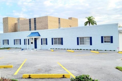 Propiedad comercial en alquiler en Clearwater, Florida, 463.58 m2 № 1915540 - foto 1