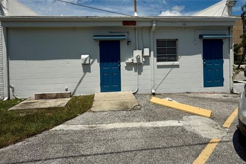 Propiedad comercial en alquiler en Clearwater, Florida, 463.58 m2 № 1915540 - foto 6