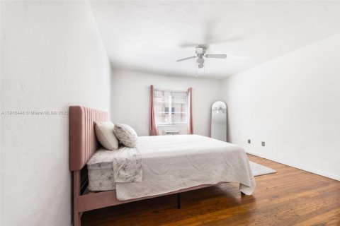 Condominio en venta en Miami Beach, Florida, 1 dormitorio, 72.46 m2 № 1965905 - foto 10