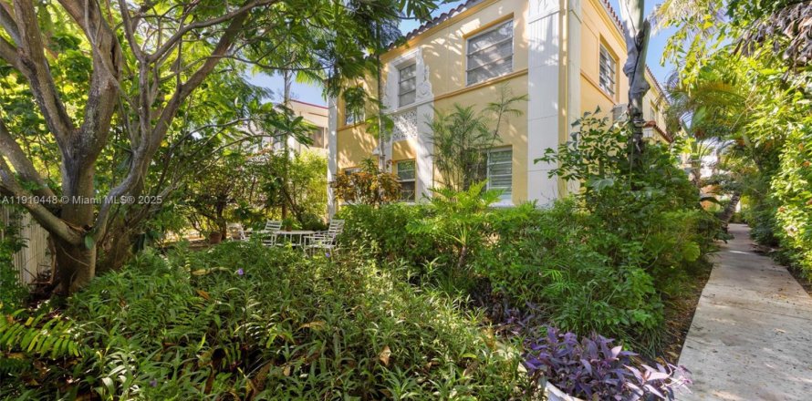 Condominio en Miami Beach, Florida, 1 dormitorio  № 1965905