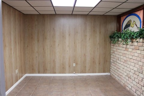 Propiedad comercial en alquiler en Saint Petersburg, Florida, 659.98 m2 № 1534875 - foto 13