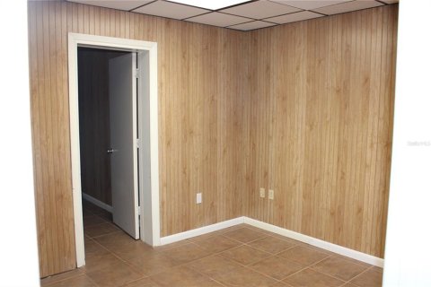 Propiedad comercial en alquiler en Saint Petersburg, Florida, 659.98 m2 № 1534875 - foto 12