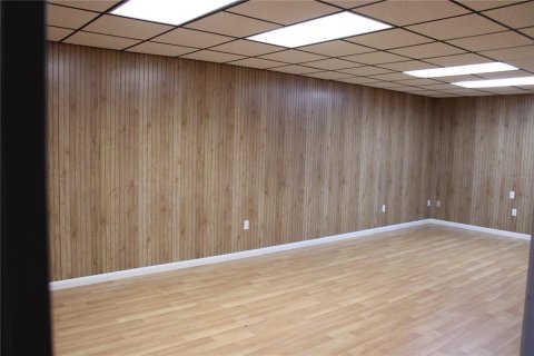 Propiedad comercial en alquiler en Saint Petersburg, Florida, 659.98 m2 № 1534875 - foto 5
