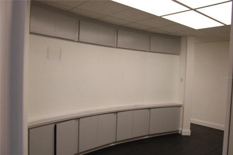 Propiedad comercial en alquiler en Saint Petersburg, Florida, 659.98 m2 № 1534875 - foto 16