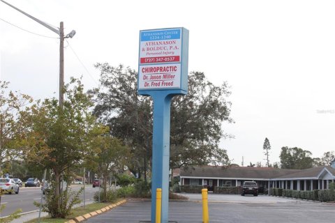 Propiedad comercial en alquiler en Saint Petersburg, Florida, 659.98 m2 № 1534875 - foto 1