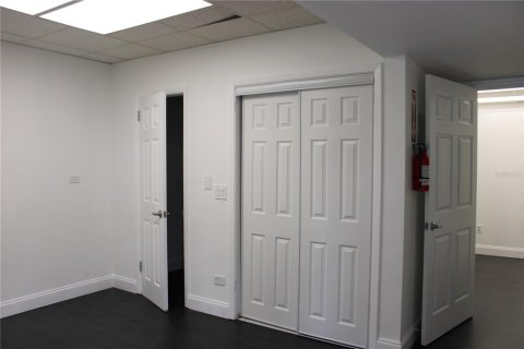 Propiedad comercial en alquiler en Saint Petersburg, Florida, 659.98 m2 № 1534875 - foto 21