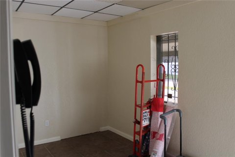 Propiedad comercial en alquiler en Saint Petersburg, Florida, 659.98 m2 № 1534875 - foto 14