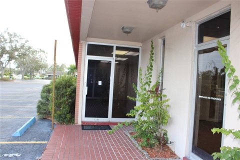 Propiedad comercial en alquiler en Saint Petersburg, Florida, 659.98 m2 № 1534875 - foto 3